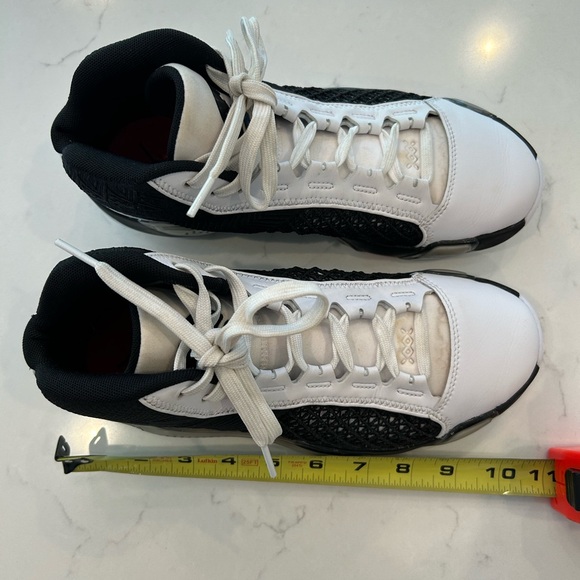 Jordan Kids’ Grade School Air Jordan Basketball Shoes - Picture 5 of 7